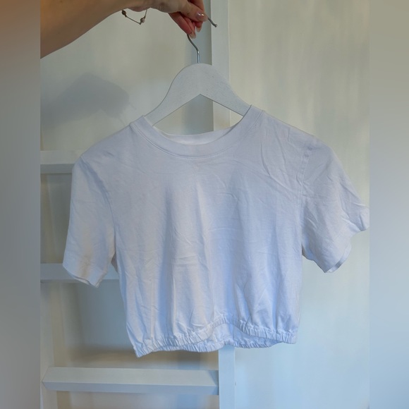 White Aritzia cropped top. Size medium - Picture 4 of 4